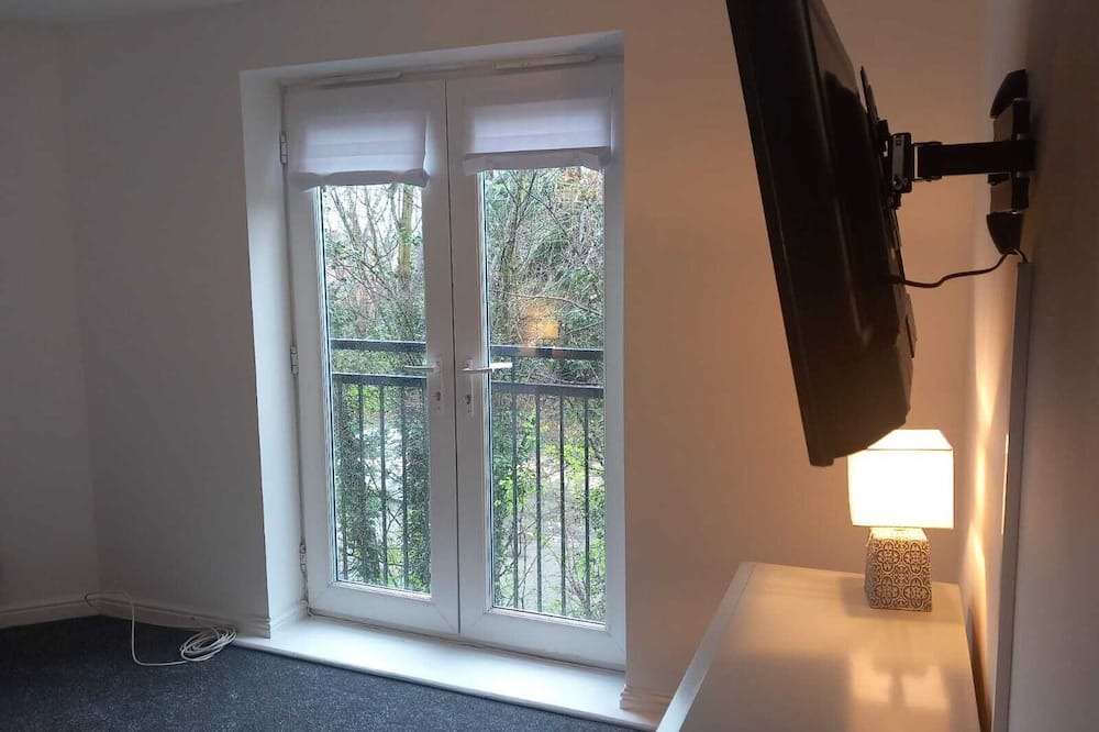 Basildon Apartment | Cosy Large 1 Bedroom, En suite & Kitchen with Parking in Basildon