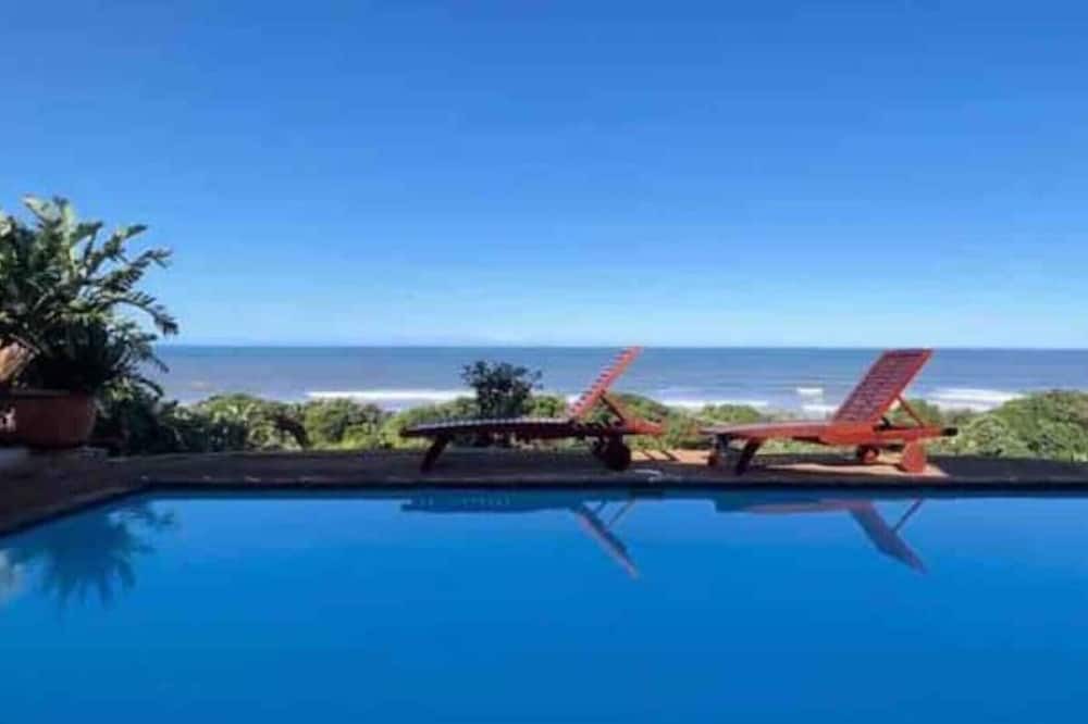 Trafalgar Villa | Trafalgar Beach House with direct beach access