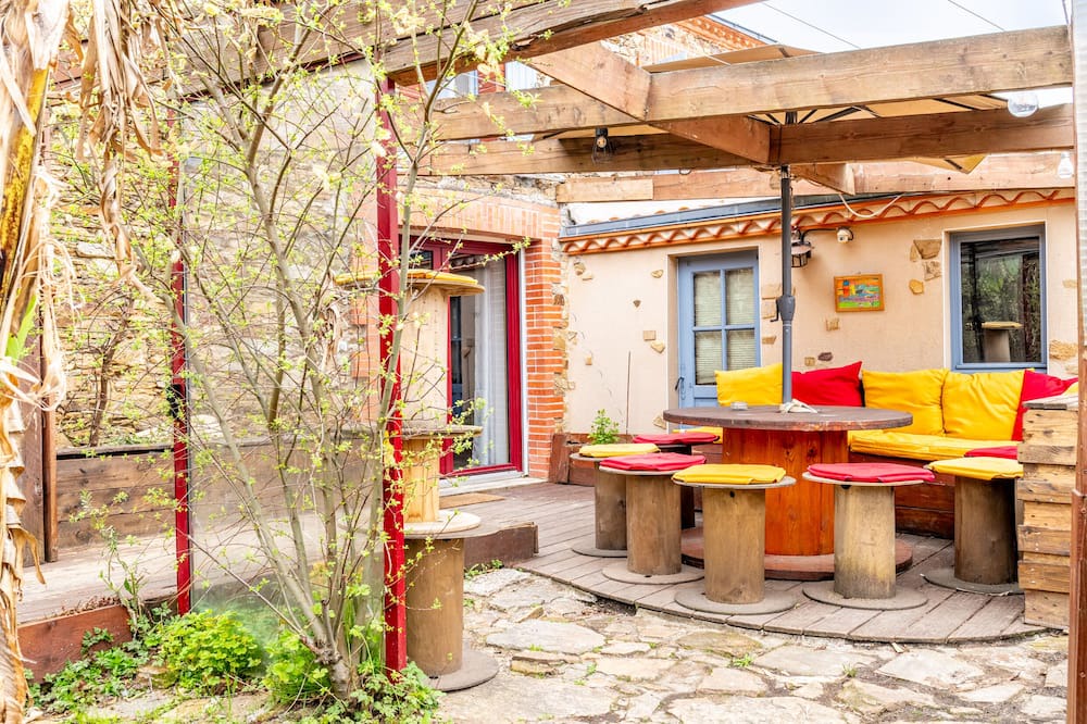 Bouguenais House | Holiday Home 'Maison Familiale Sud Nantes' with Private Garden and Wi-Fi