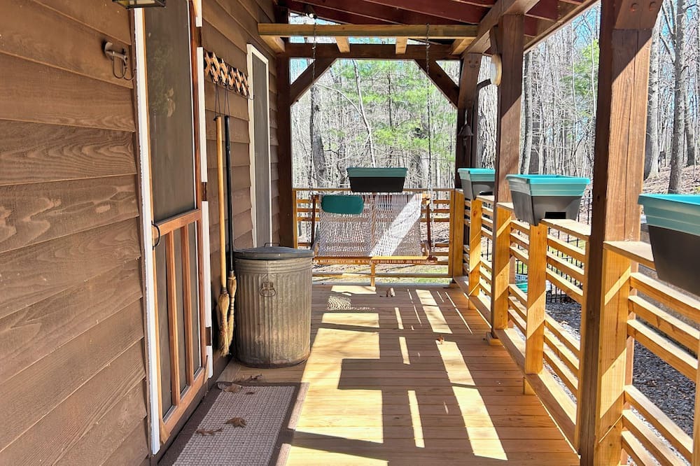 Points Cabin | ESCAPE! “Get Away From It All Without Roughing It”