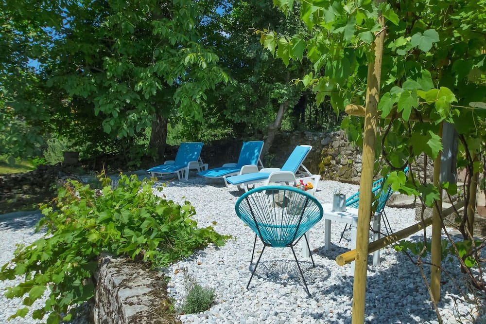 Klana Apartment | Lovely apartment with WIFI, private pool, A/C, hot tub, TV, terrace, panoramic view and parking