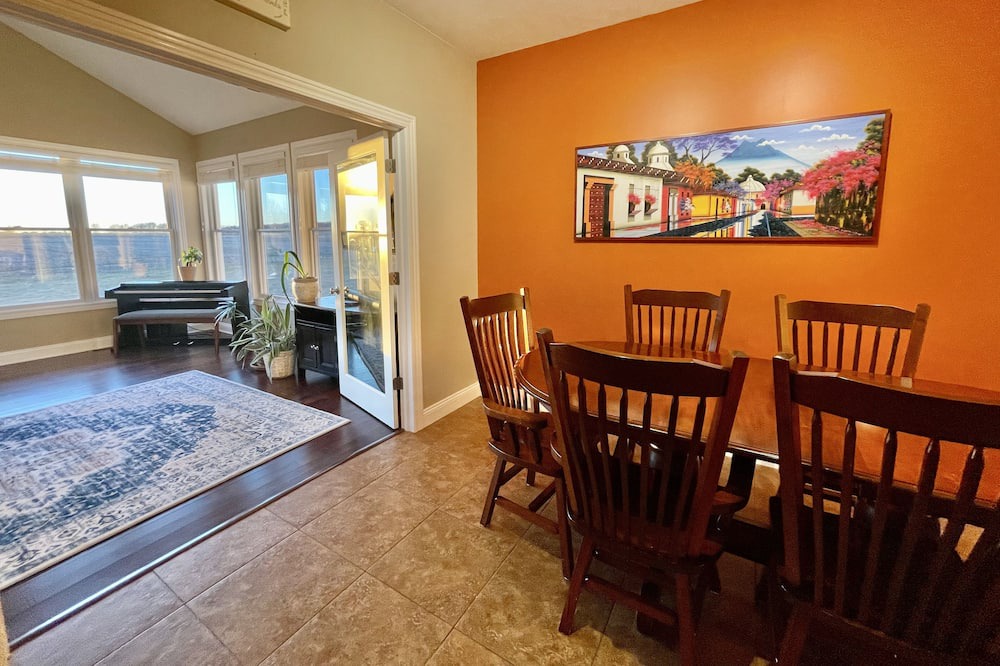 Shepherd House | Travelers home with Gym & Sauna on 2 Acres