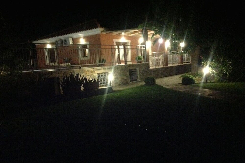 Elios Villa | Villa Maria: A Spectacular beachfront villa with private pool and orchards
