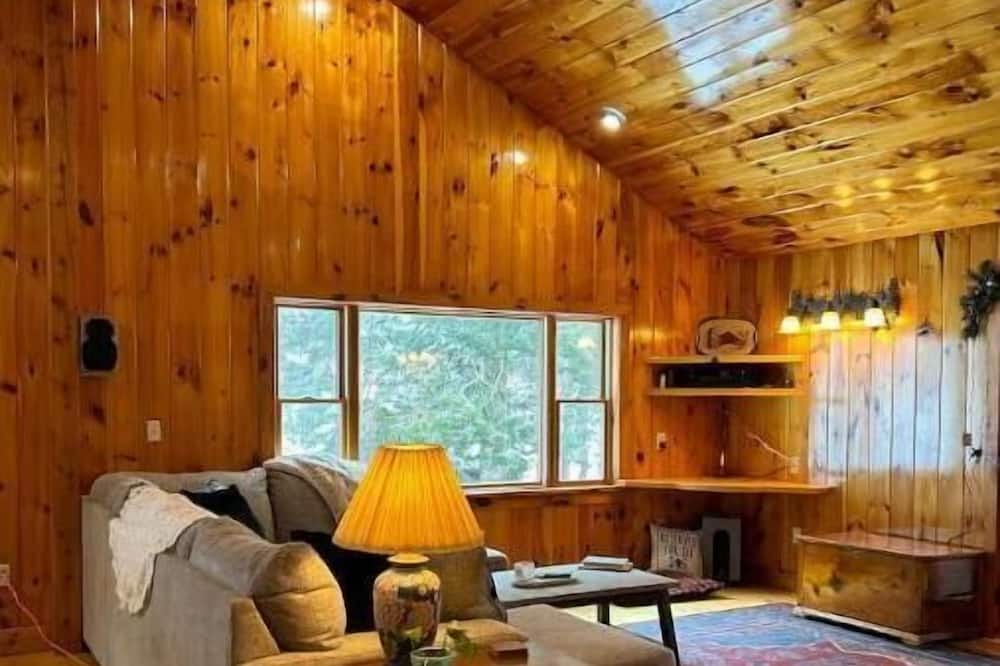 Wells House | Cozy and private escape on 10 acres next to a babbling brook