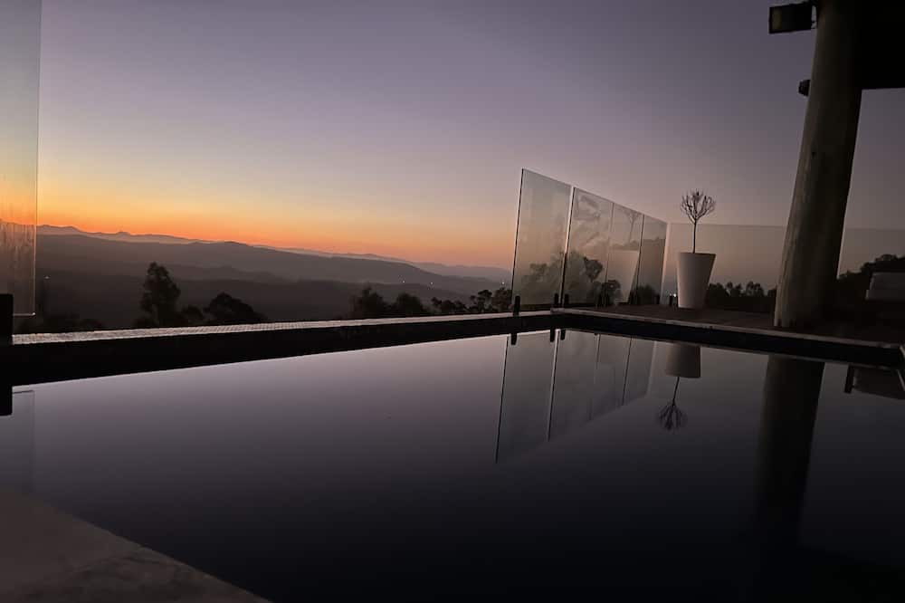 Sarabah House | Luxurious Guest Retreat | Gold Coast | Brisbane | Sleeps 10
