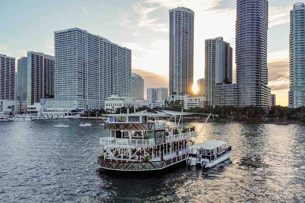 Downtown Miami Boat Rental | Luxury 150 ppl Party Yacht