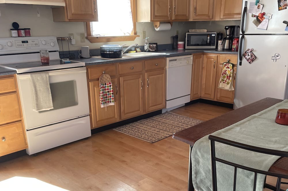 Watertown Apartment | Watch the eclipse from your own yard! Apartment 10 minuets from Thompson Park!