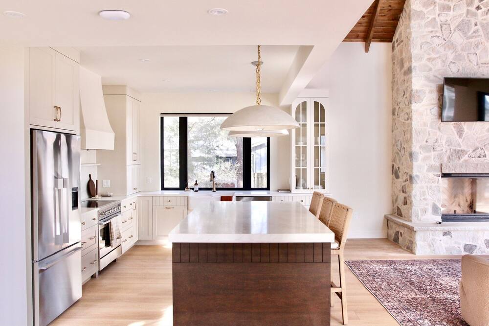 Long Point Cottage | Shore View Lake House - Luxury Rental