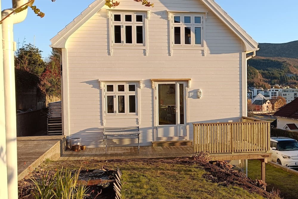 Ulstein Municipality House | Charming House in Ulsteinvik, Free Wifi and Parking