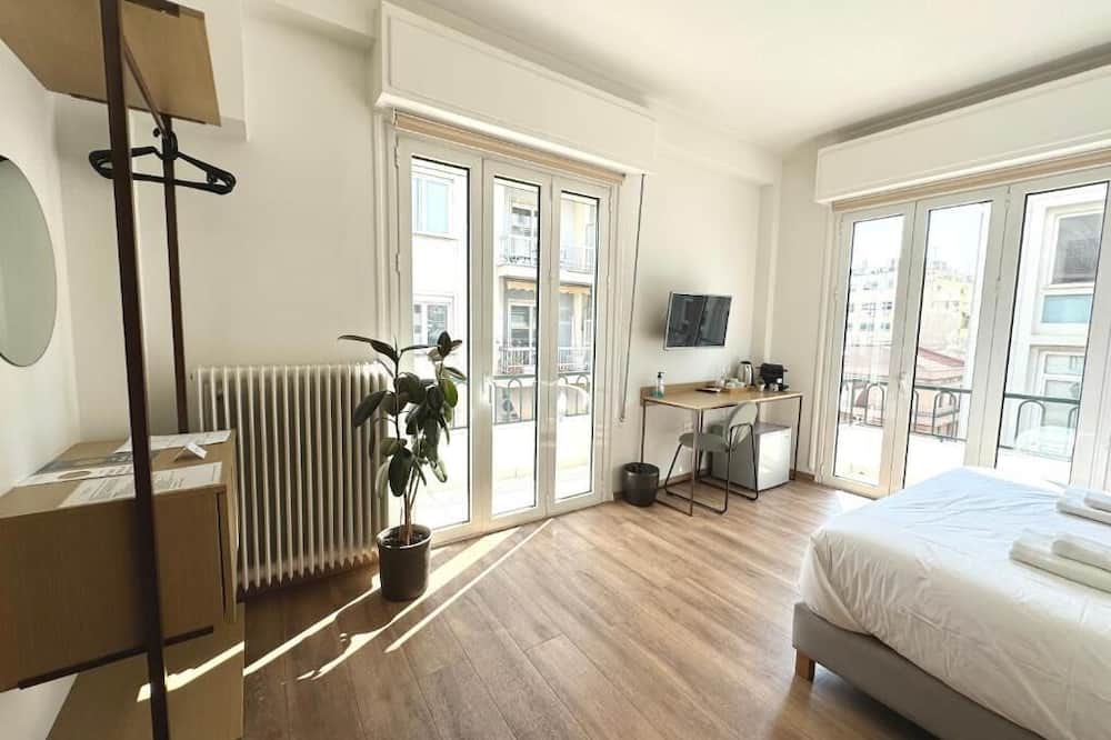 Kaisariani Apartment | Deluxe Queen or 2 Single Beds - R3 with balcony