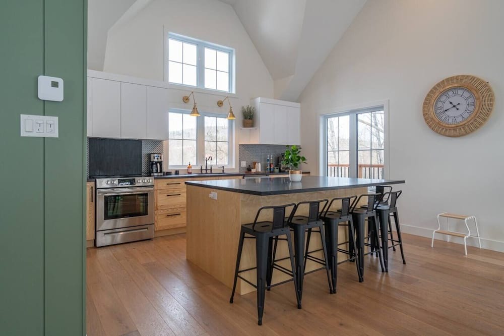 Stanstead Township House | Verdē-Magog-SPA-10 personnes-Accès au lac