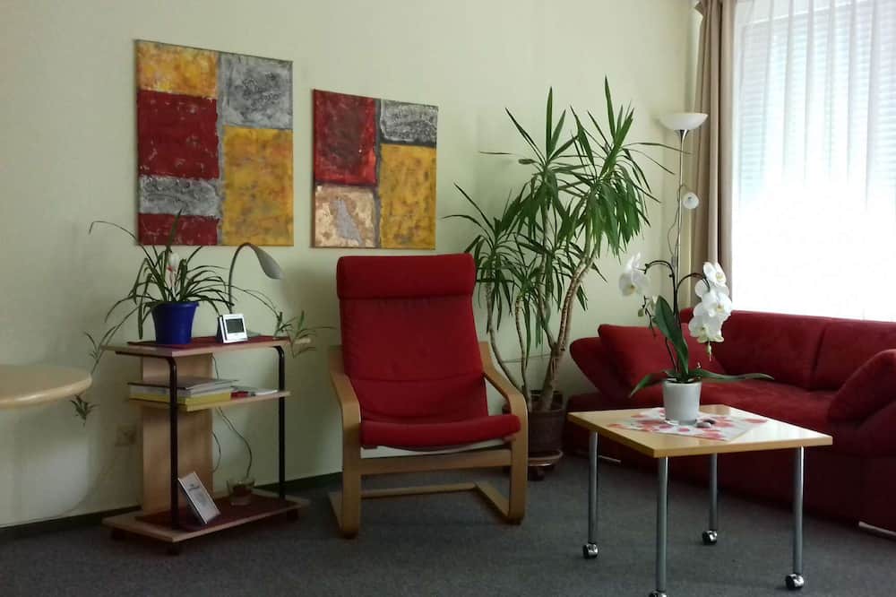 Langwasser Nordwest Apartment | Studio Apartment 'Ferienwohnung Nahe Der Messe' with Balcony and Wi-Fi