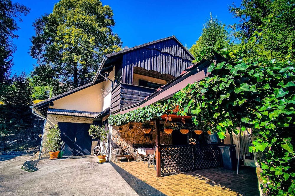 Srednje Grcevje House | Holiday home peaceful surroundings