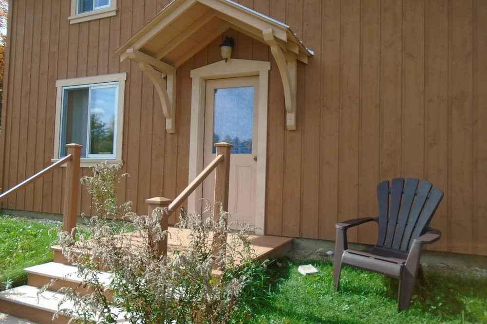 Tay Valley Cottage | Quiet cottage next to a peaceful home on 27 forested acres 1 hr. west of Ottawa