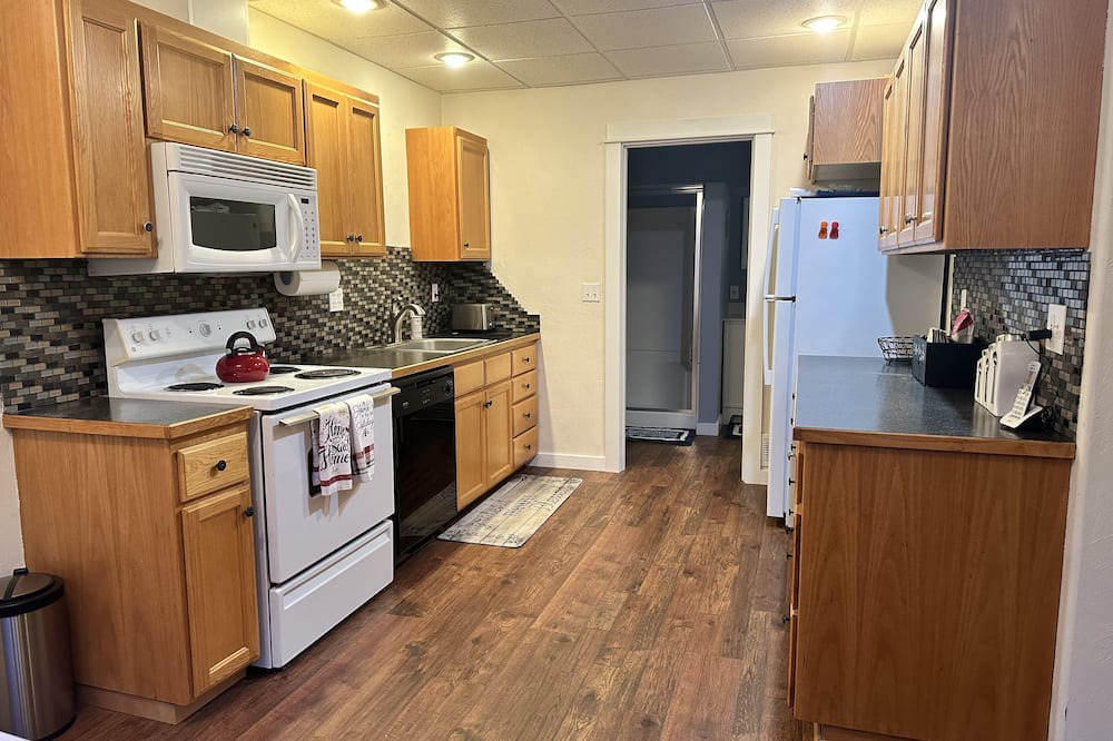 Creswell Apartment | Private apartment 25 minutes from Hayward Field and the University of Oregon!