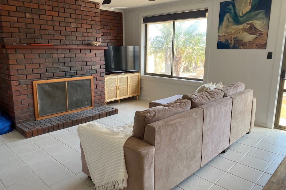 Warrow House | Original shack at Farm Beach Eyre Peninsula