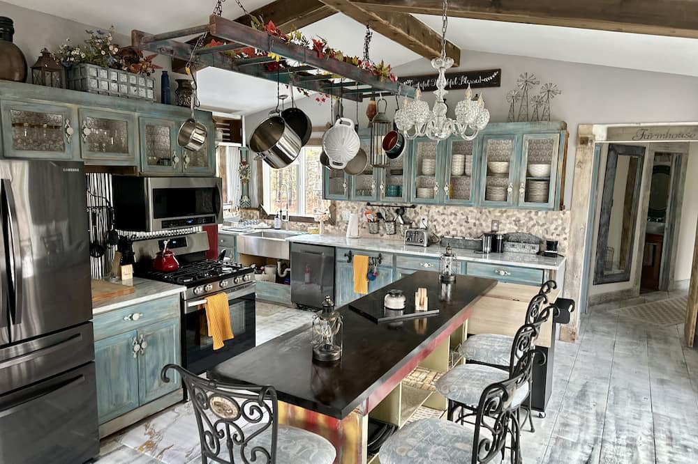 Boston Heights House | The Brupoppy Farm & Stay is farm located in the heart of Boston Heights Ohio.