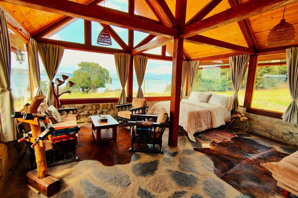 Tunja Cabin | Cabaña a Orilla del Lago de Tota, Parqueadero Privado, Playa Privada,mascotas si