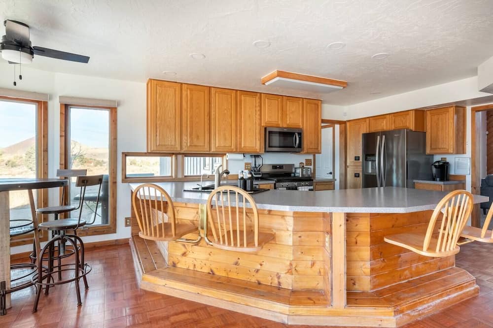Dammeron Valley Cabin | Homestead Cabin/Housen15-20 minutes North of St.George by Snow Canyon State Park