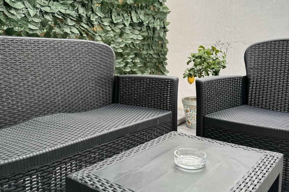 Fiumefreddo di Sicilia Apartment | Detached vacation home on the ground floor with courtyard