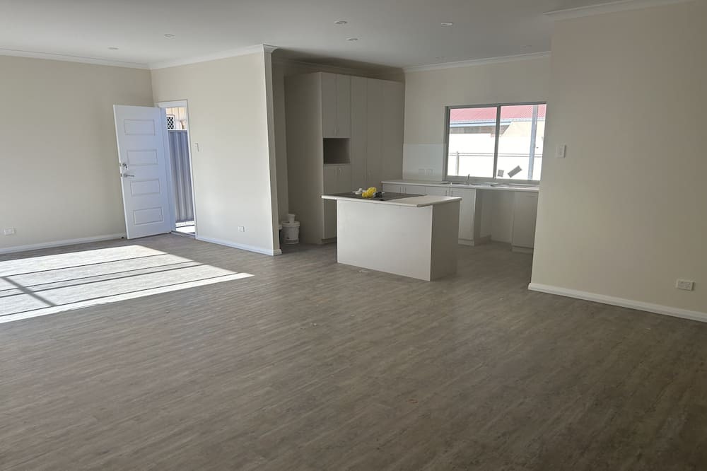 Kalgoorlie House | Brand new 5 bed room 5 bathroom home for companies fly in fly out or familys
