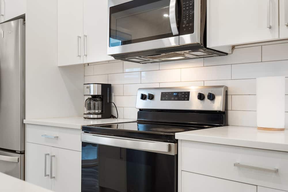 Bridgeland House | Discover Luxury With King Bed and Free Parking in Bridgeland