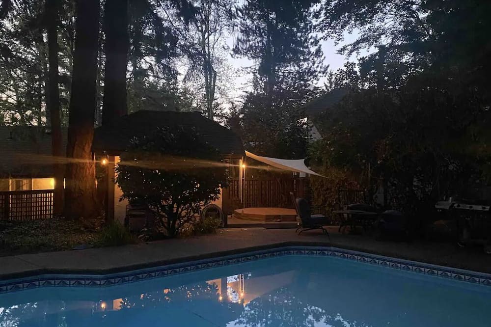 Surrey Cottage | ZEN COTTAGE, HOT TUB AND RELAX