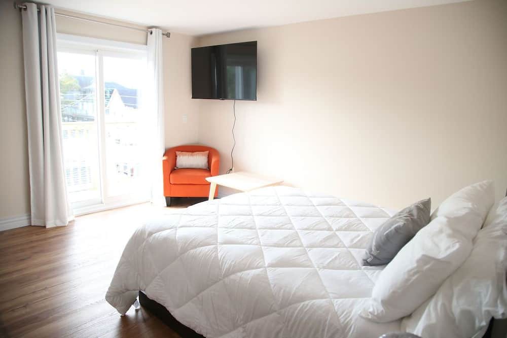 Shelburne House | In the heart of Shelburne with beautiful views including the Shelburne Harbour
