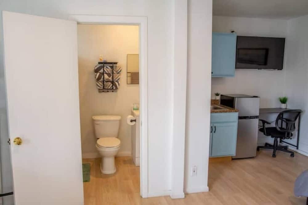 Norwalk Apartment | Private Cozy Guesthouse Mini Studio w/kitchenette