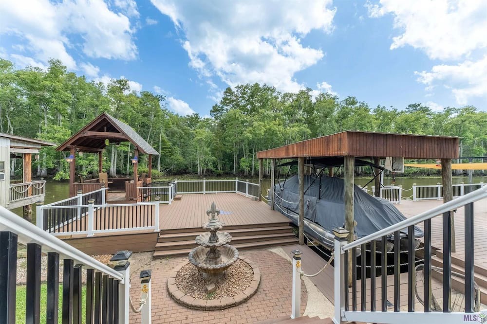 Maurepas House | House located on the Bayou-Sleeps 16. Fishing, WiFi, pool, AC, and pool table