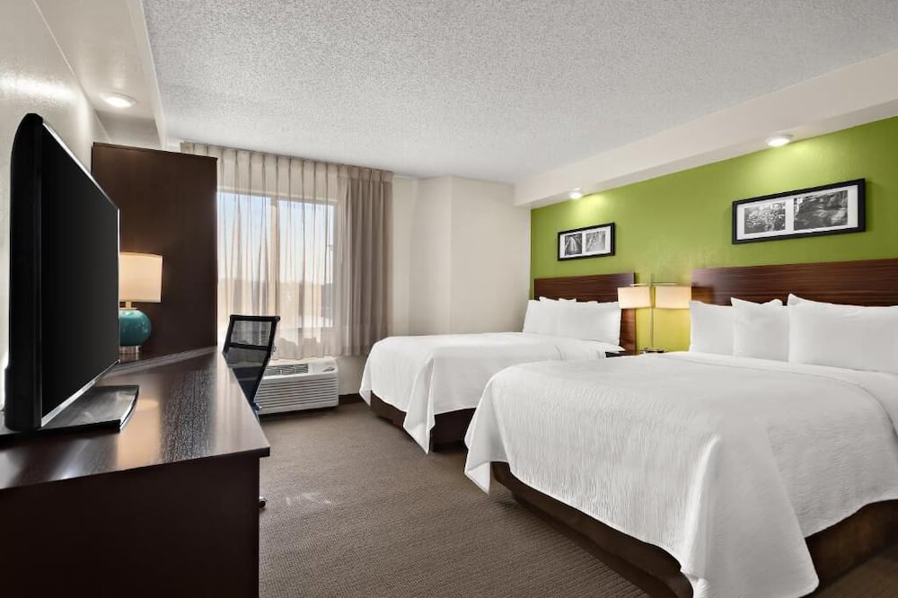 Wesley Chapel House | Stay Near The Grove - Free Breakfast, Outdoor Pool & Free Parking in 4 Units