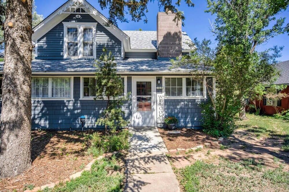 Monument House | 5BR Monument Charm | Walk to Shops & Wedding Venue