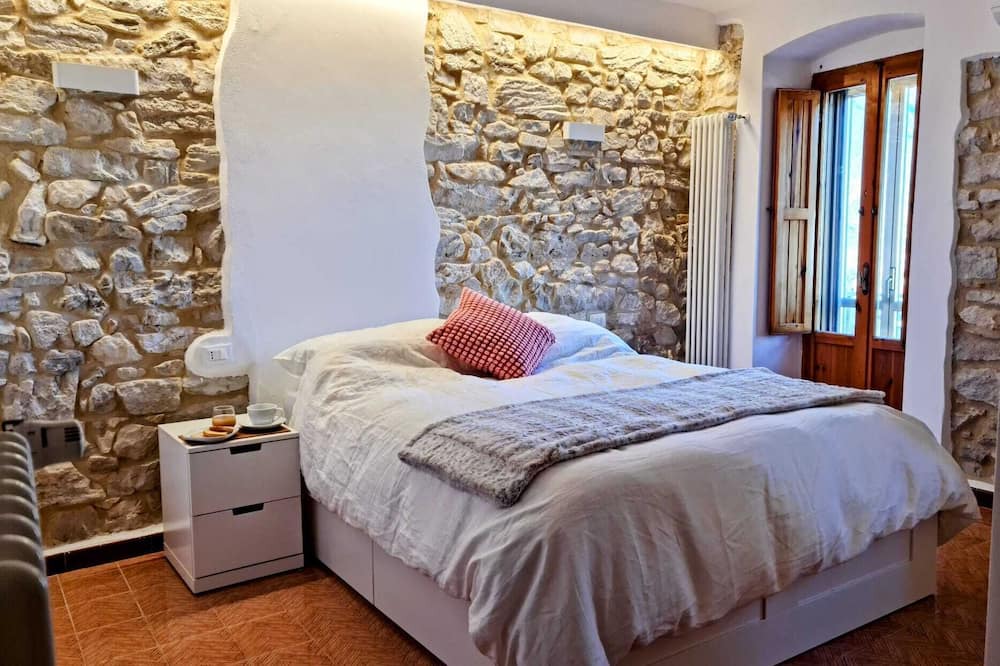 Palombaro House | Authentic Village Townhouse & Optional Apartment
