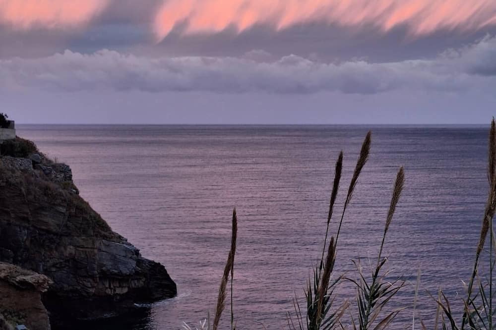 Evdilos House | Bella Vista GuesthousenCosy studio apt. w/sea view, front yard,10' to Evdilos