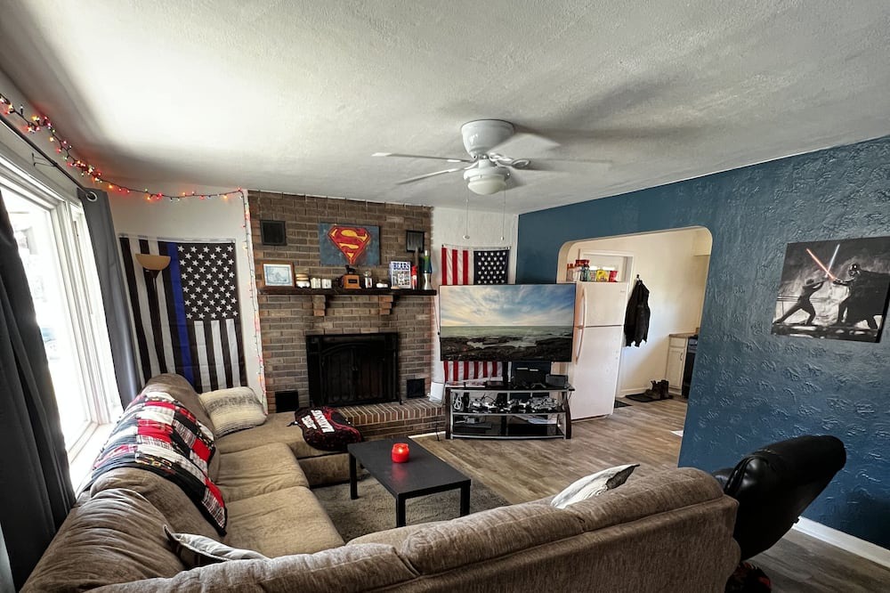 Fairfield House | Park view 2-bedroom home with outdoor dining and high speed WiFi in Fairfield