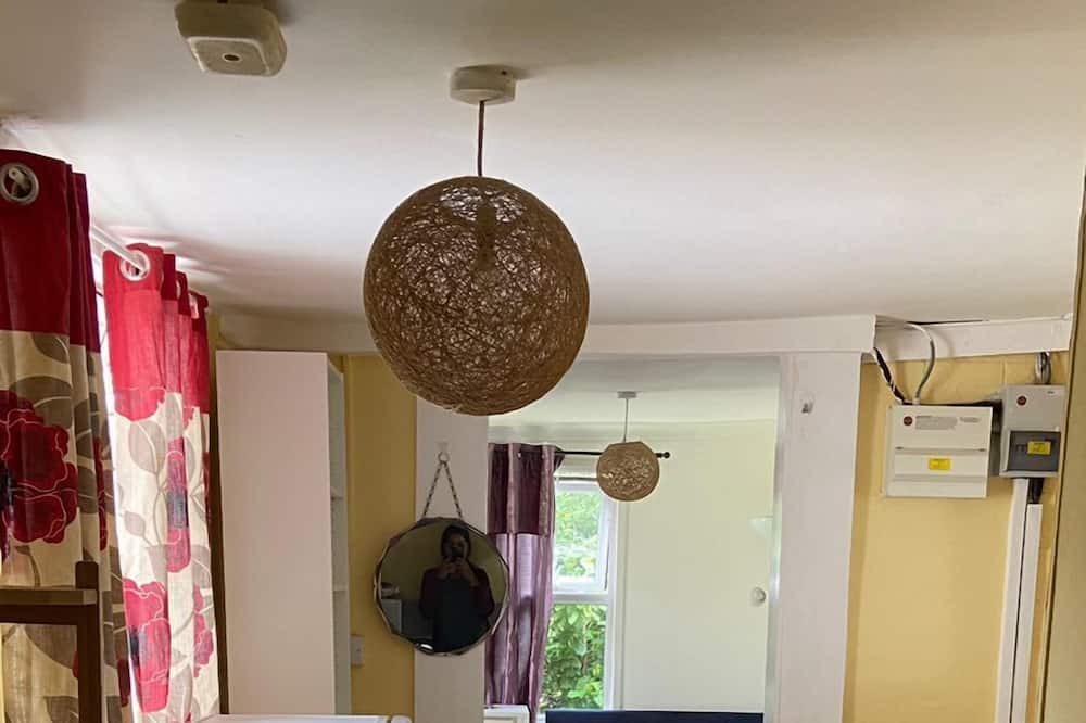 St. Margarets and North Twickenham Apartment | Lovely Studio in Twickenham
