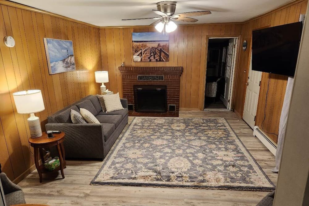 Kittery House | Farm Fun Beach Sun in Enchanting Kittery Maine Best of All Amenities