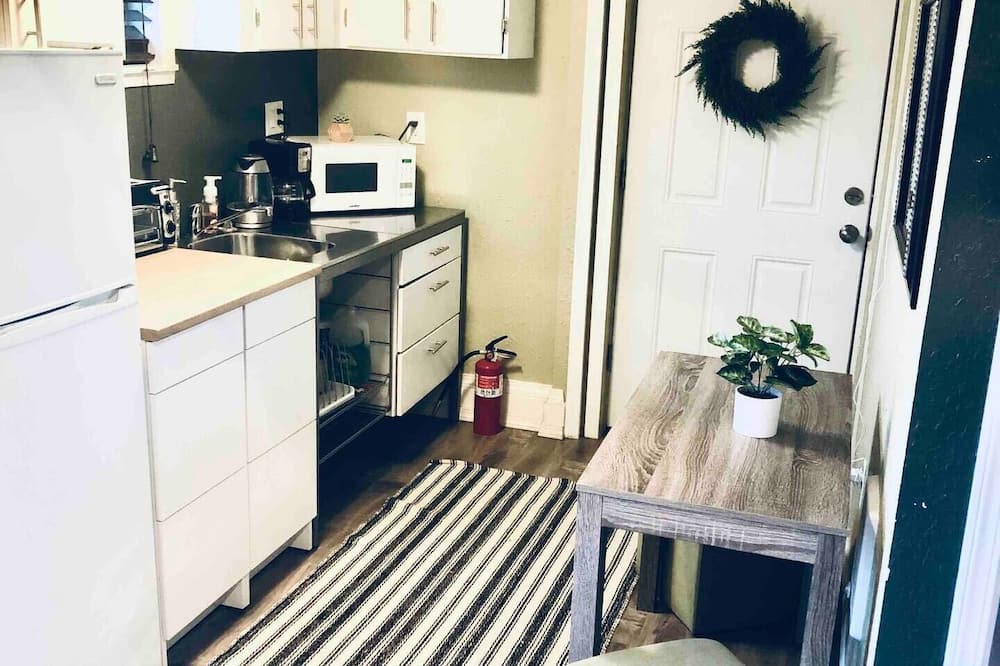 South Delridge House | Cute, West Seattle, Tiny Guest House Getaway~