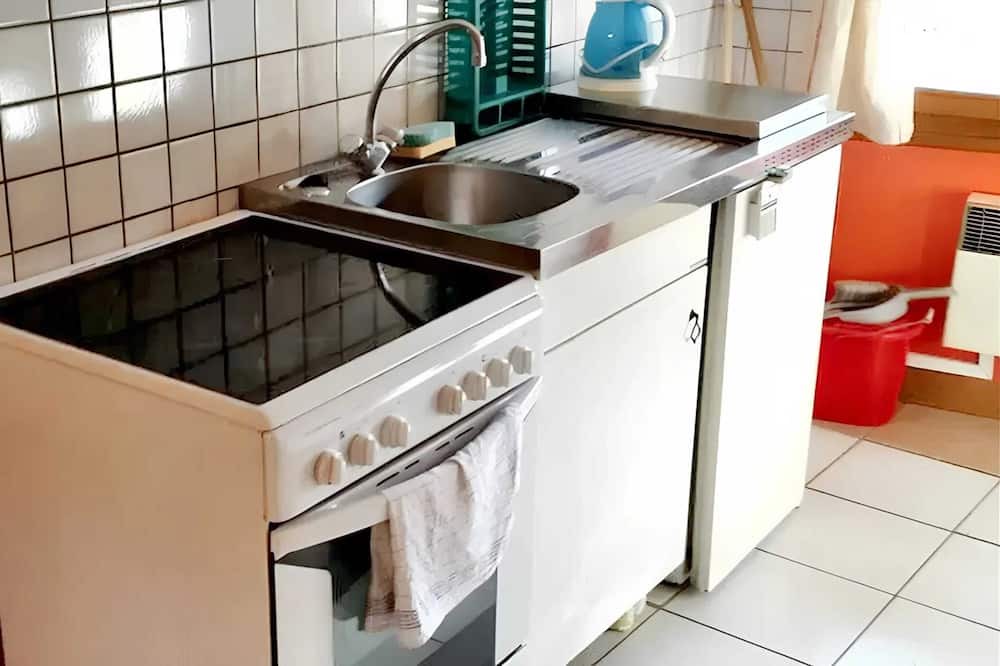 Mesnay Apartment | Homerez - Beautiful apartement for 5 ppl. with balcony at Mesnay