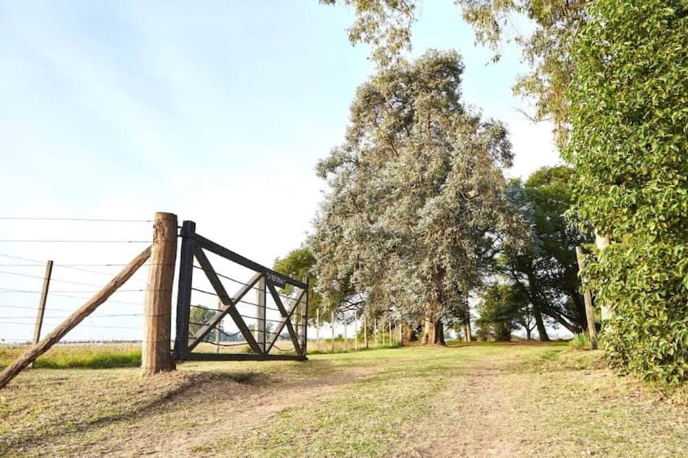 San Antonio de Areco Cottage | This cottage is a 4 bedroom(s), 3 bathrooms, located in San Antonio de Areco, Provincia de Buenos Aires.