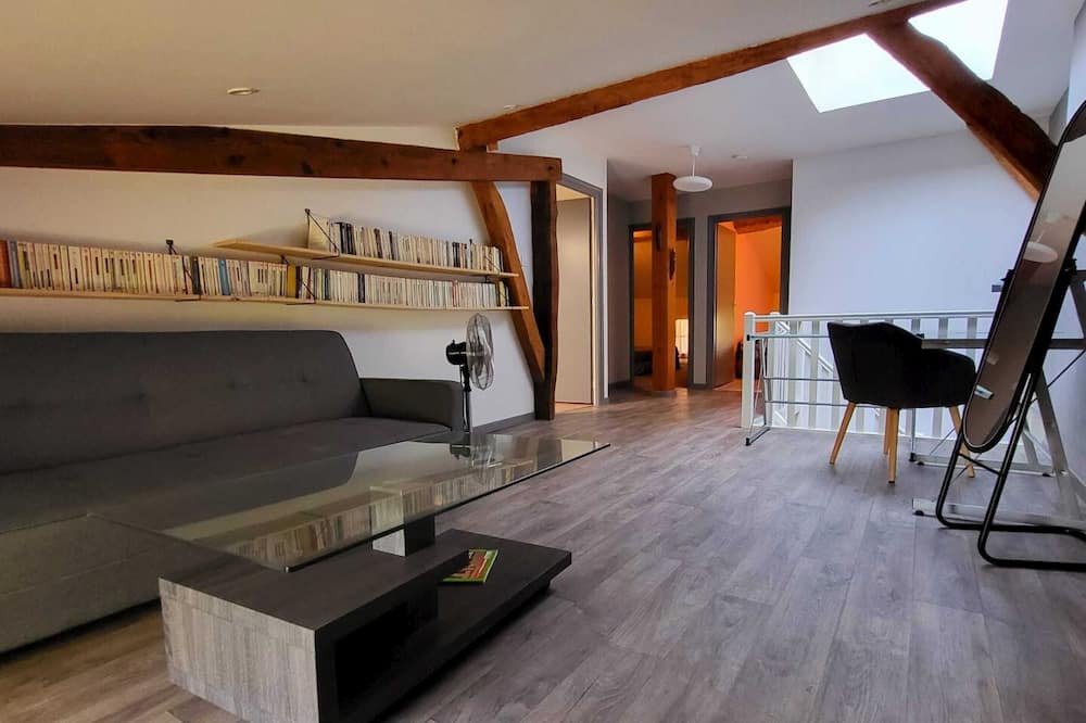 Aiguillon House | Homerez - Big property for 10 ppl. with terrace at Aiguillon