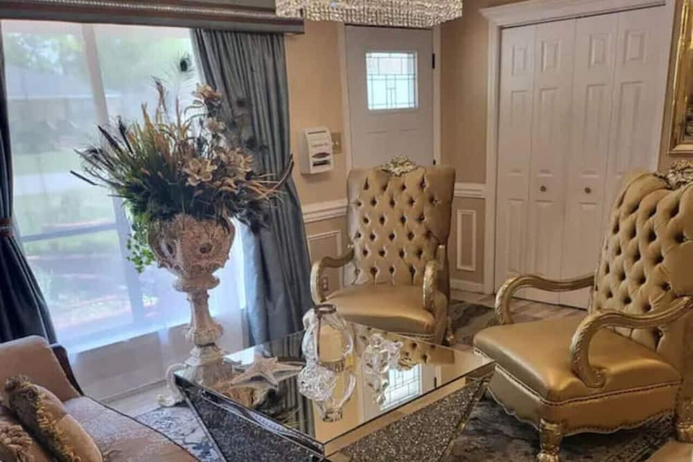 Garden City House | 93) Entire 4 bedroom home with fenced yard!