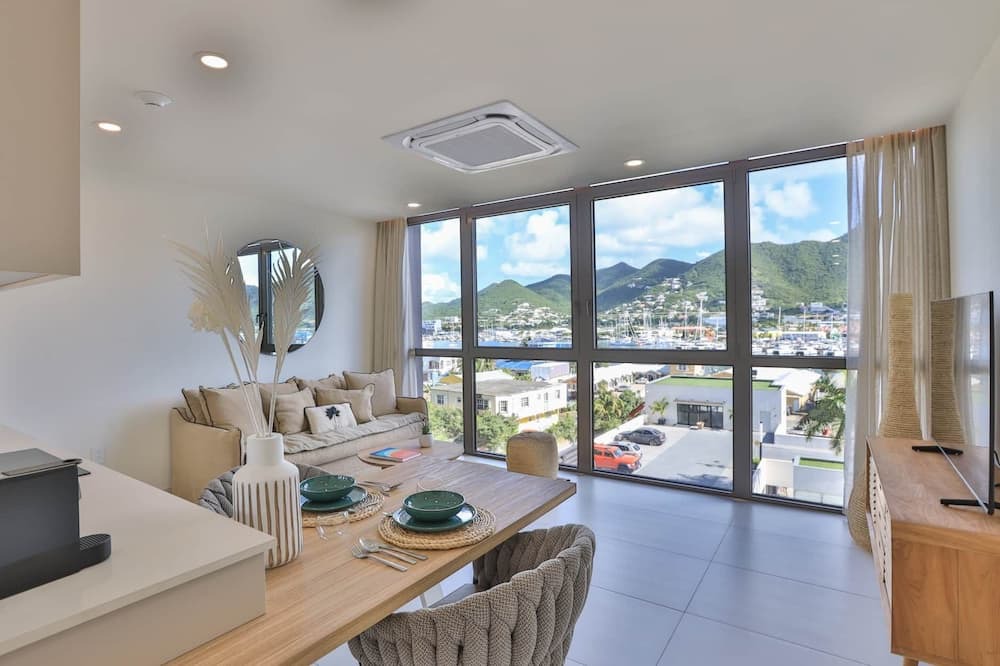 Bouvet Island House | Rooftop Pool & Hot Tub - LUX CONDO: Experience the Island with Local Guidebook