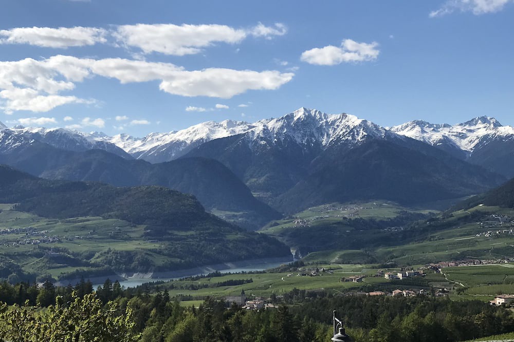 Coredo Apartment | Mansarda Corgol con Vista sul Lago e Sulle Montagne, Ottimo per Famiglie