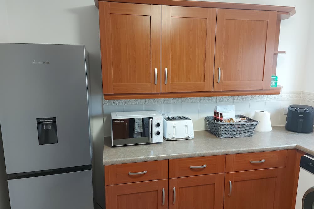 Weston on Trent Apartment | 2 bedroom apartment overlooking canal near CBS Arena, George Elliot, UHCW 🏥