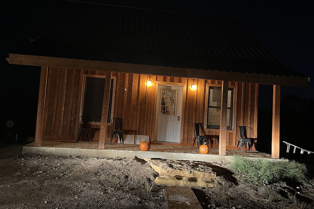 Sycamore Cabin | Cabin on the plains