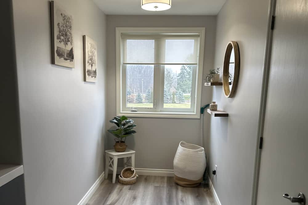Bayham Apartment | Relax in the Country retreat cozy apartment close to the lake.