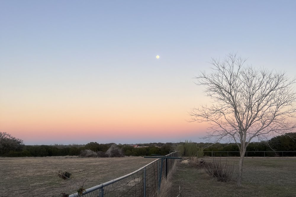 Lometa RV Rental | Quiet & Spacious Nature Retreat with Open Skies in TX Hill Country