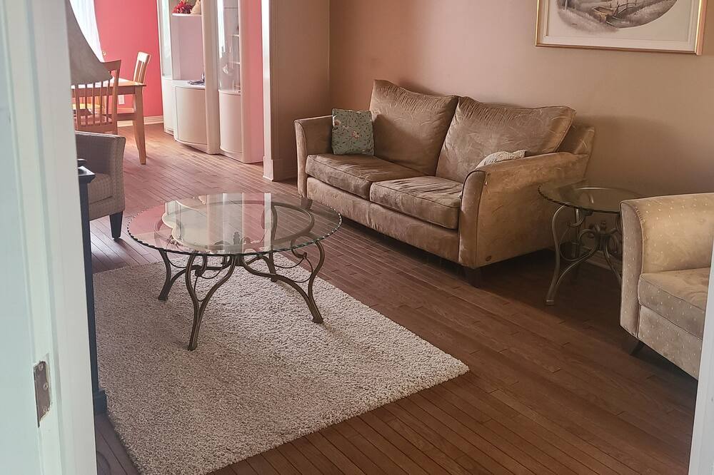 Orleans Village - Chateauneuf House | Beautiful house in Orléans ottawa