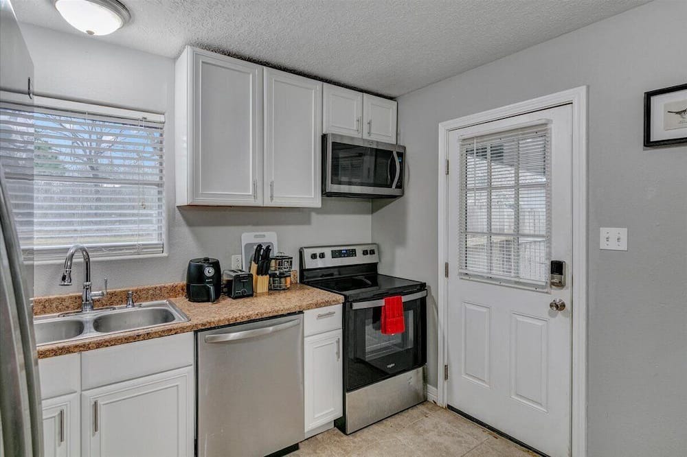 Bridge City House | Cozy 2 bedroom duplex in Bridge City